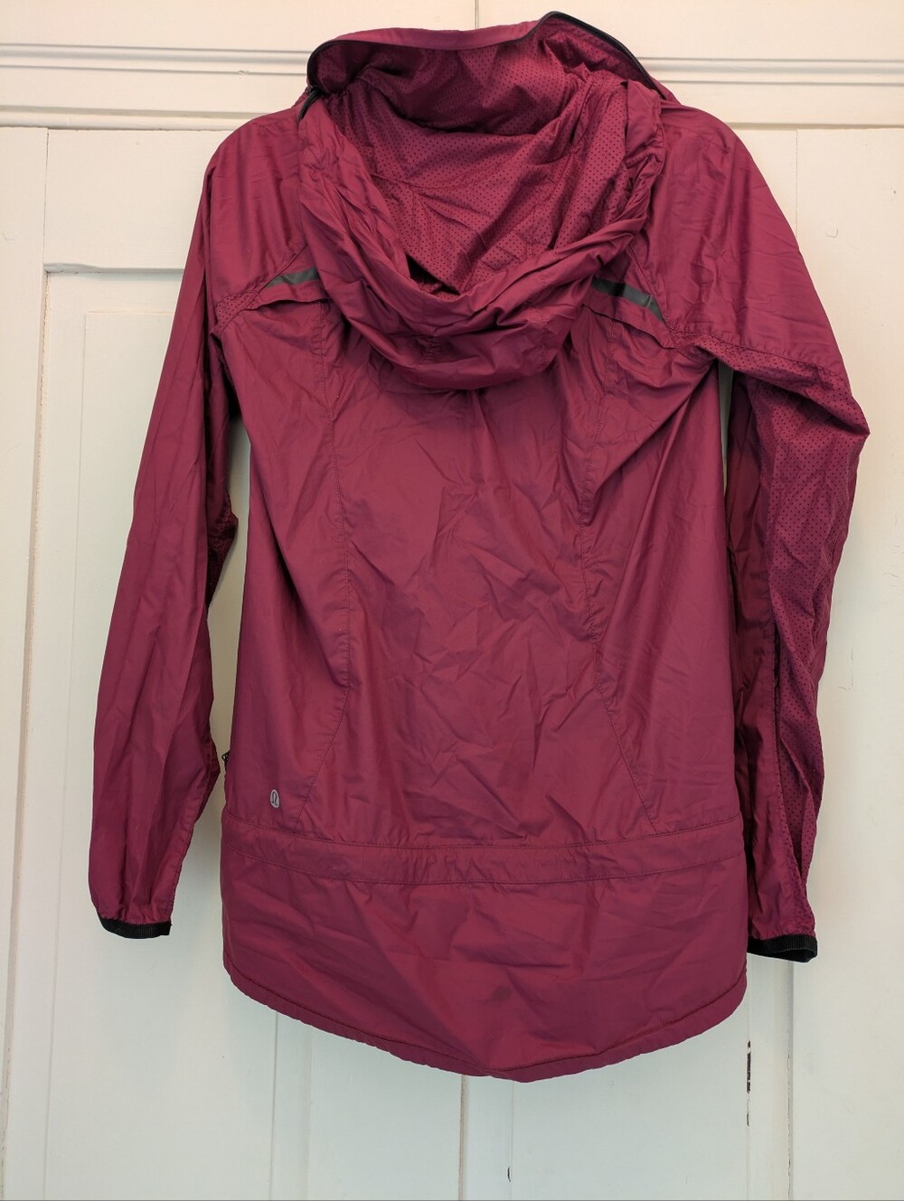 Lululemon Miss Misty Wine Rain/Windbreaker Jacket w/ Roll Up Hood- 6 - Picture 2 of 6